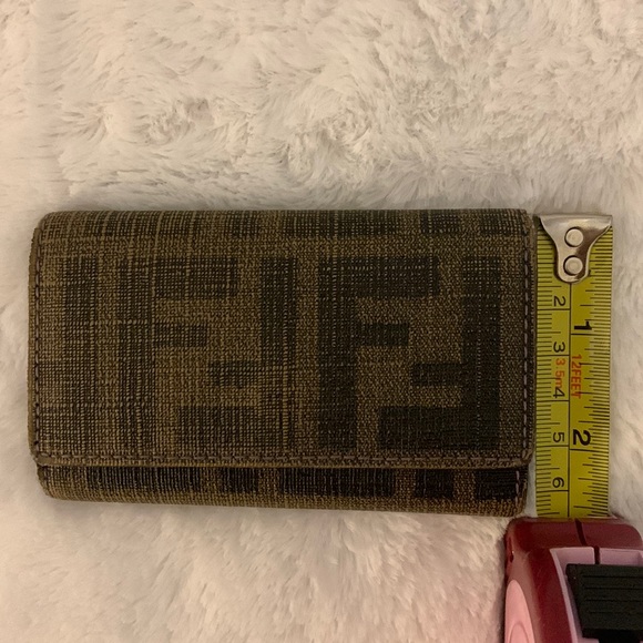 Authentic Fendi Key ๐ Holder - Picture 2 of 15